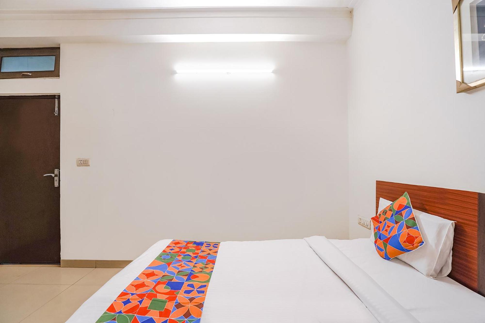 Fabhotel Sai Residency Агра Екстериор снимка